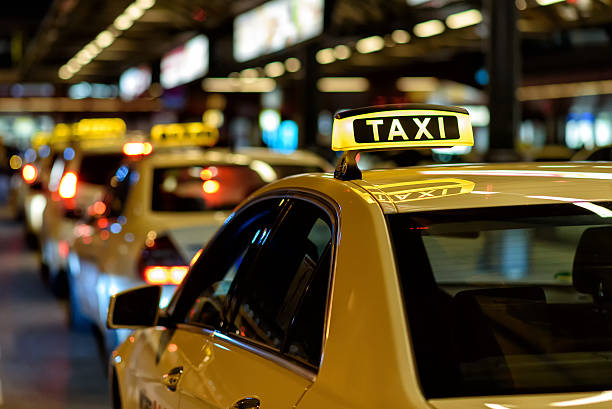 sign of a waiting taxi